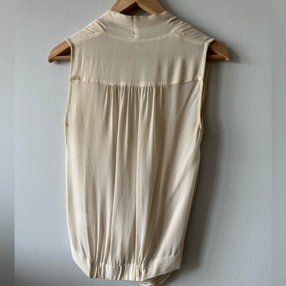 Aritiza T. babaton 100% Silk blouse size xs - Picture 3 of 4